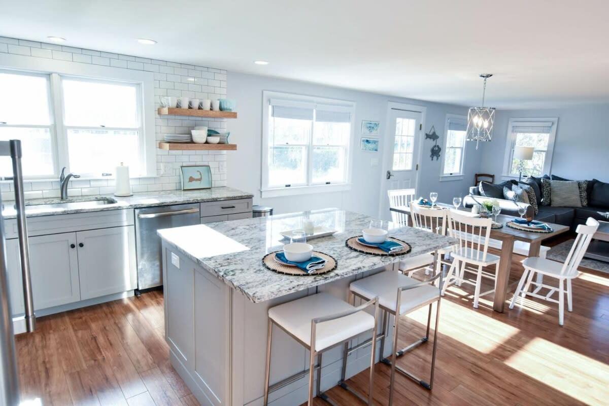 Wrap-Around Porch Mins To Beach Chatham Ngoại thất bức ảnh